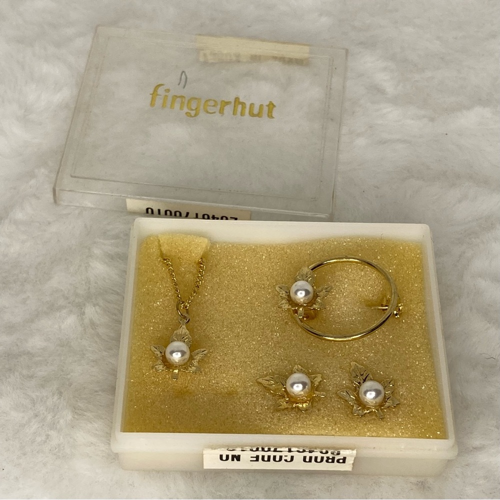 VINTAGE FINGERHUT JEWELRY SET